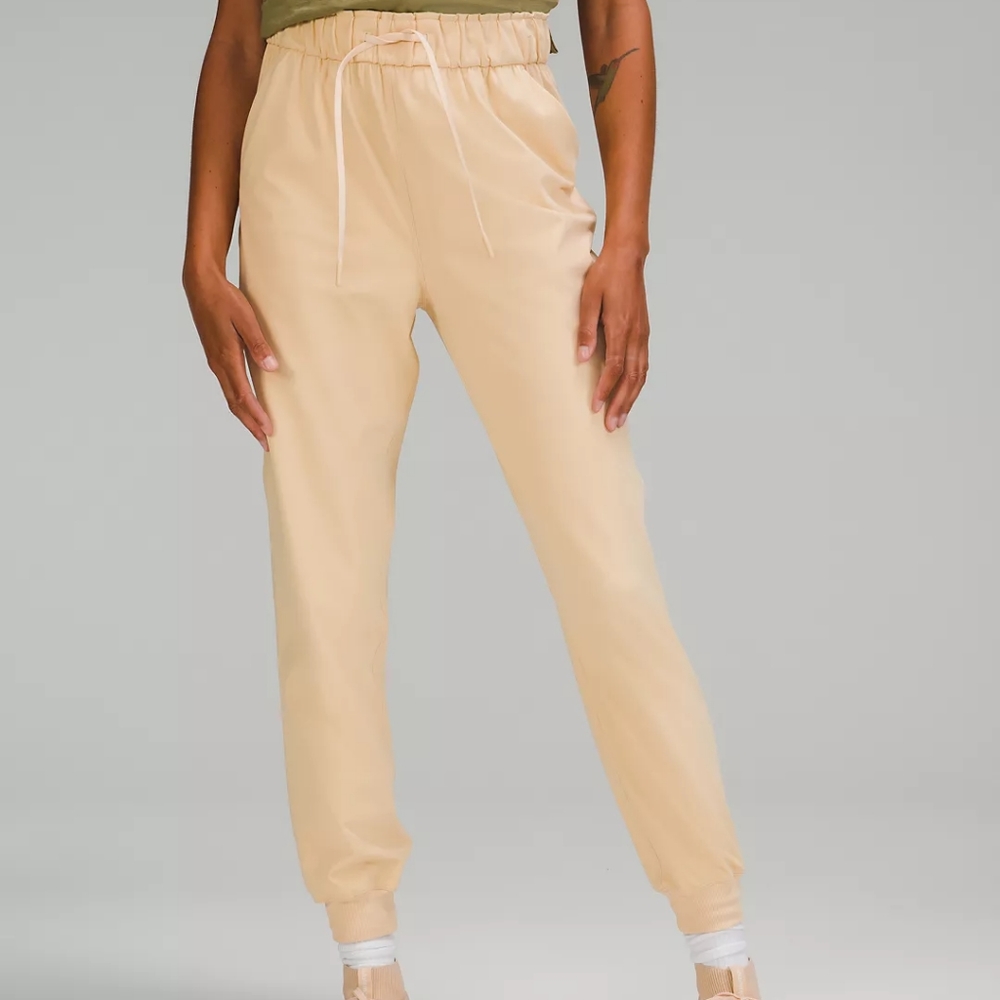 Lululemon stretch highrise jogger size 6 prosecco